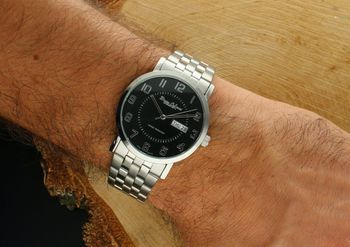 Elegancki męski zegarek Bruno Calvani BC90326 SILVER z mechanizmem kwarcowym, srebrną metalową bransoletą, mineralnym szkłem i datownikiem. Wodoszczelność 30 m, 3.jpg